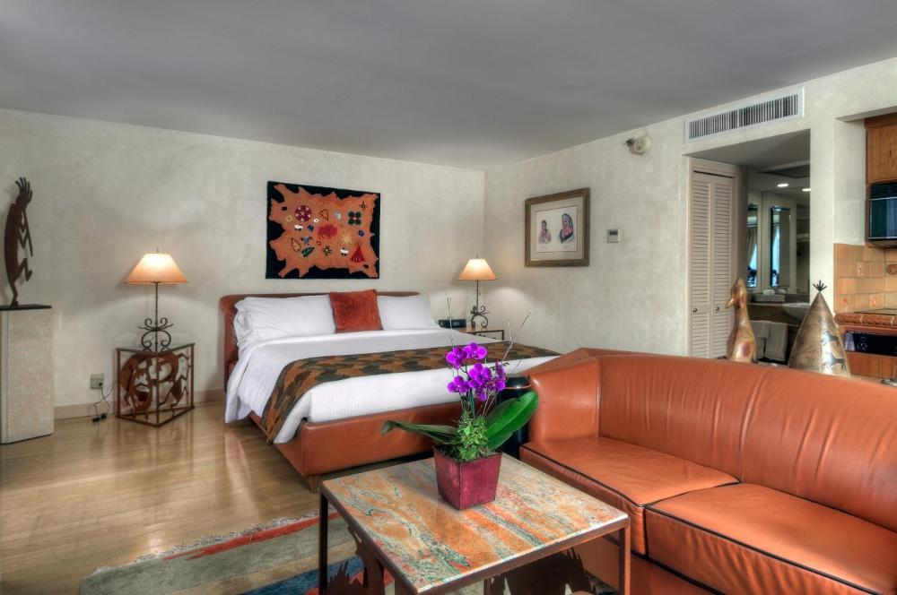 King Suite with Spa Bath interior